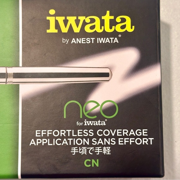 Iwata NEO CN Gravity Feed Dual Action Airbrush, Model N4500 - Picture 6 of 8
